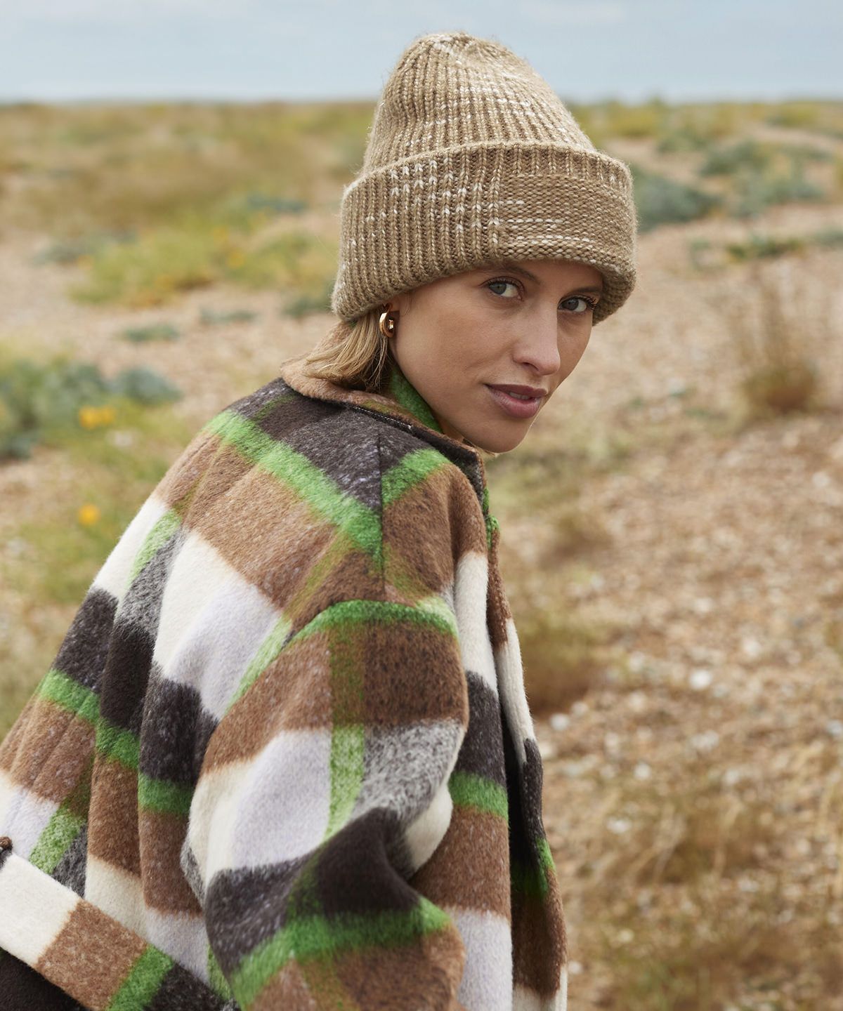 Tjock Stickad Mössa med Lapp